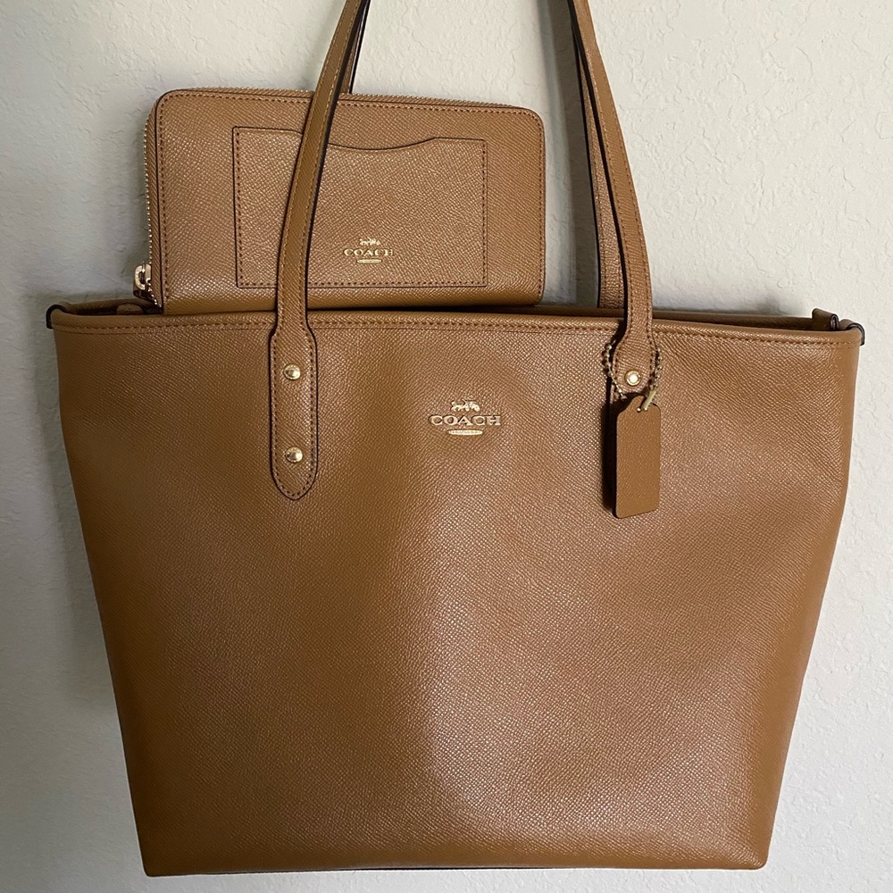 Coach purse with wallet